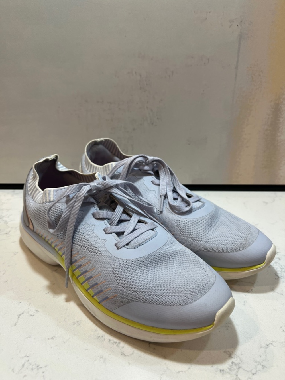 Vionic Embolden women's knit slip-on sneaker size 9